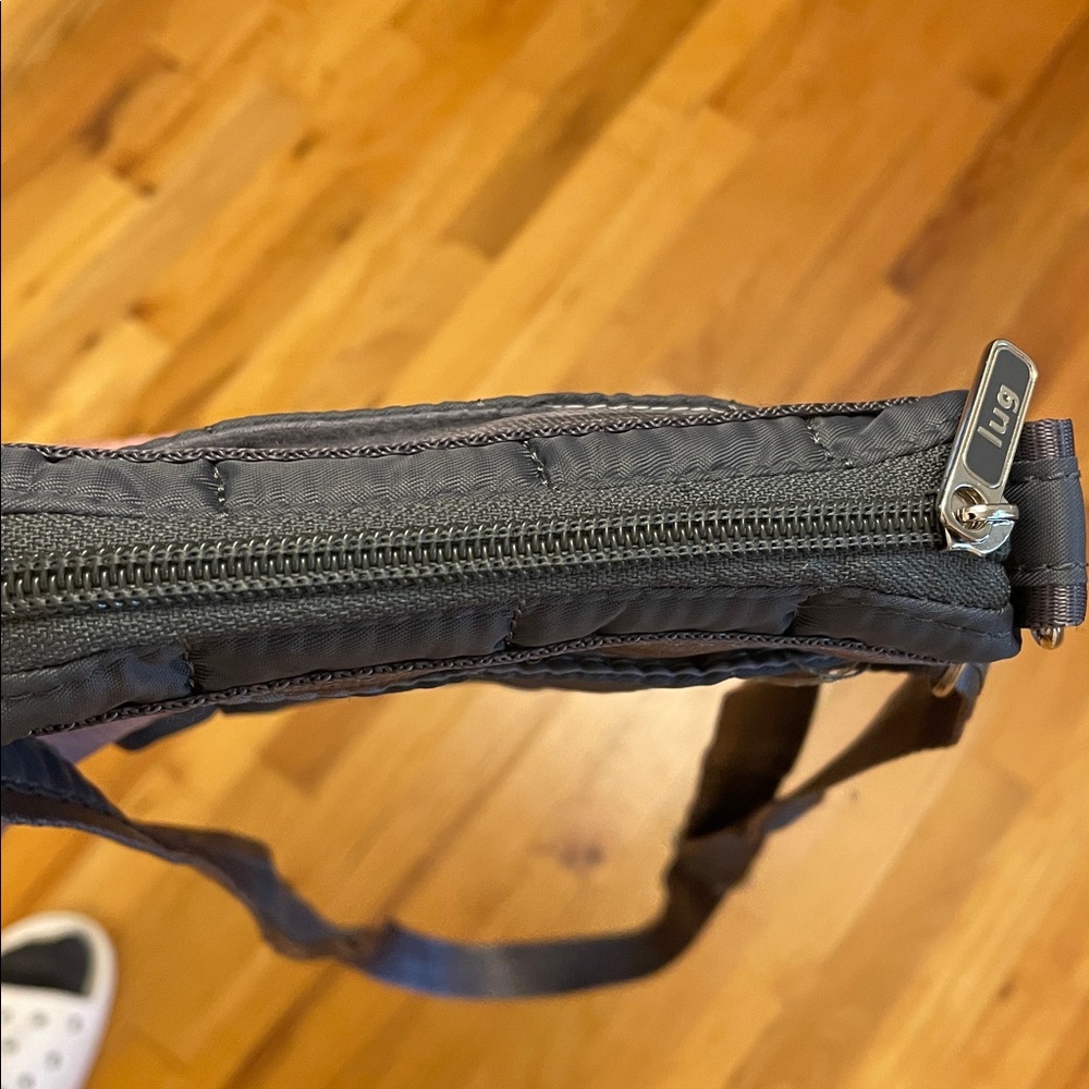 LUG Hopper Mini Travel Everyday Crossbody Bag. Gray. Adjustable. Like New! - Picture 10 of 12